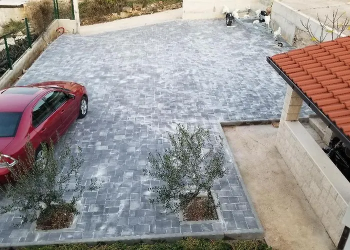 شقة Tanja